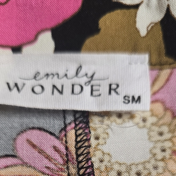 Emily Wonder Floral Print Poncho-Style Top Size Snall - Picture 7 of 8